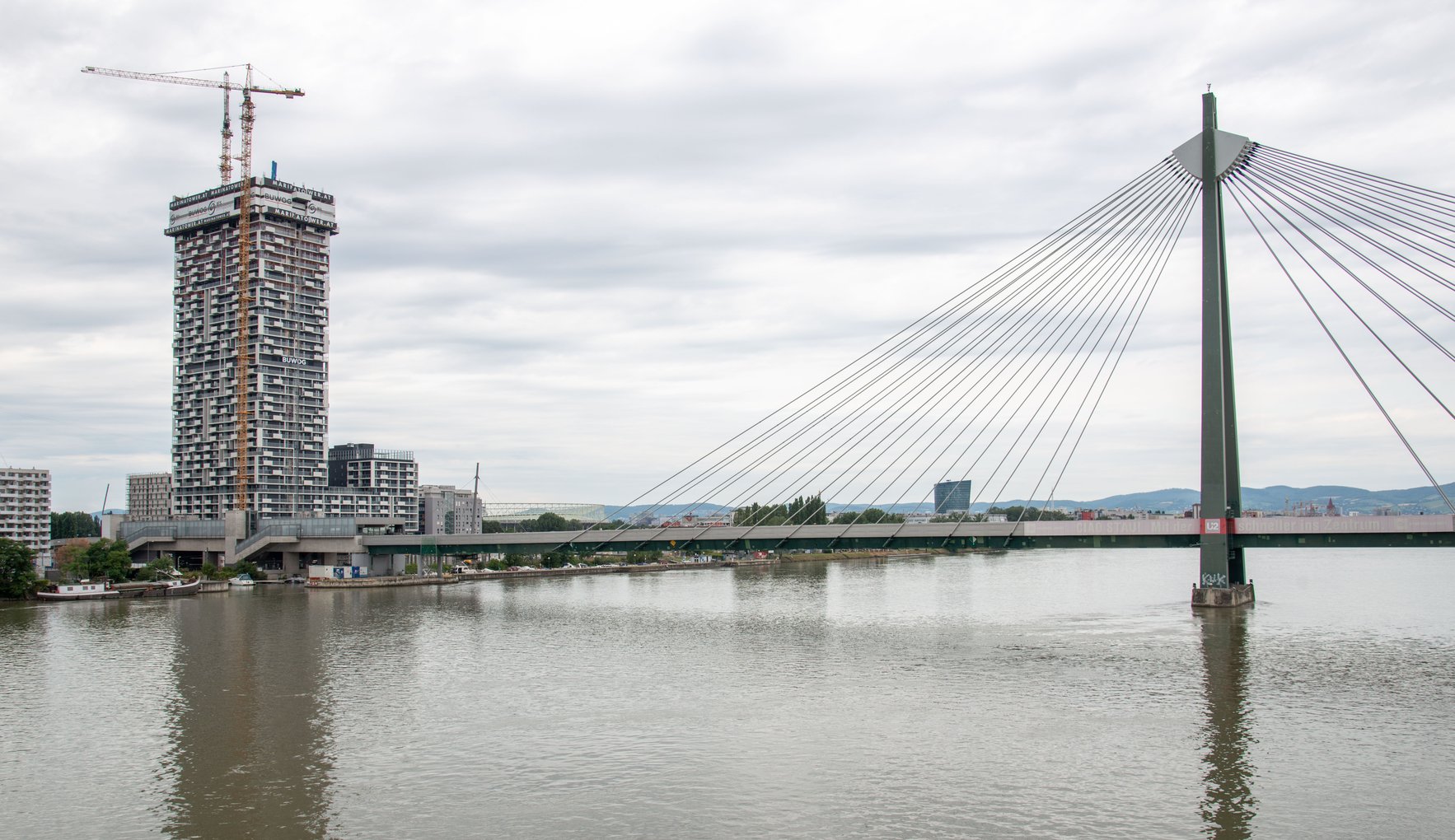 Marina Tower mit Umgebung