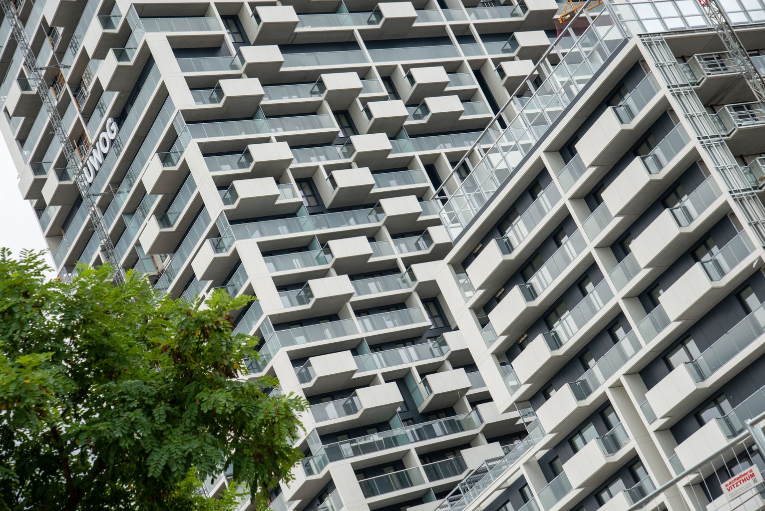 Detailansicht Fassade mit Balkonen