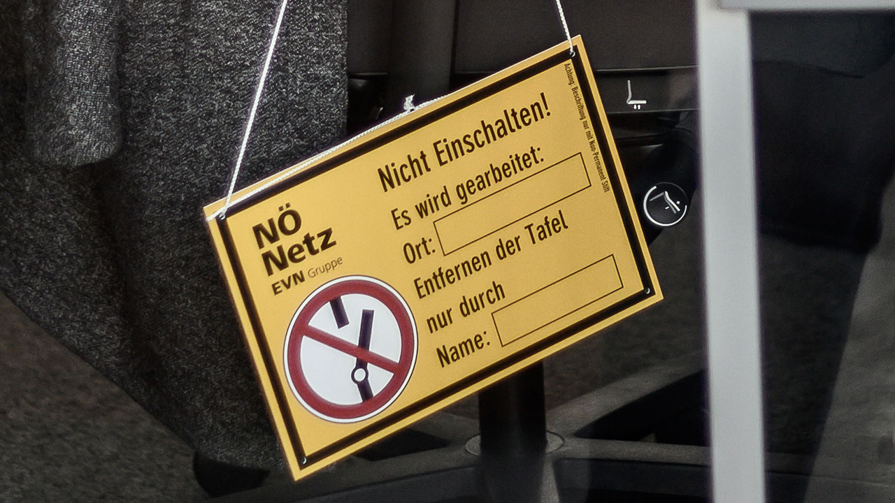 Energiegebäude Schild